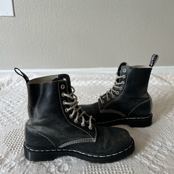 NEW Dr. Martens Classic Leather Pascal Boots Black Women’s Size 8 - Picture 5 of 15
